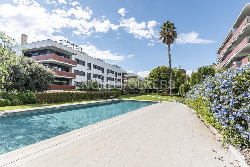 Foto 9bab6547-a3a1-48b2-8f3f-e1906142dbde. Alquiler apartamento  temporal con piscina y jardín en Sitges