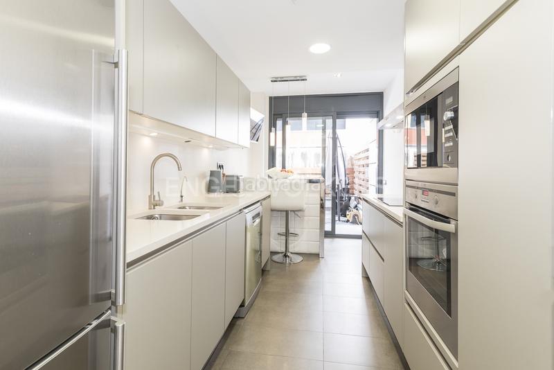 Foto b033dc0f-0c48-4142-80ef-9d79c6d38738. Alquiler apartamento  temporal con piscina y jardín en Sitges