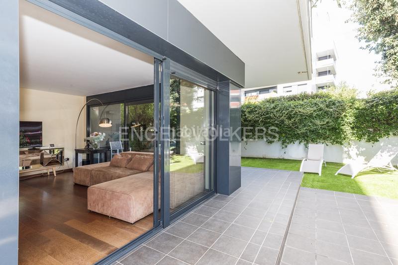 Foto bf72697e-2e91-4841-9a3b-585a8dfcffb2. Alquiler apartamento  temporal con piscina y jardín en Sitges