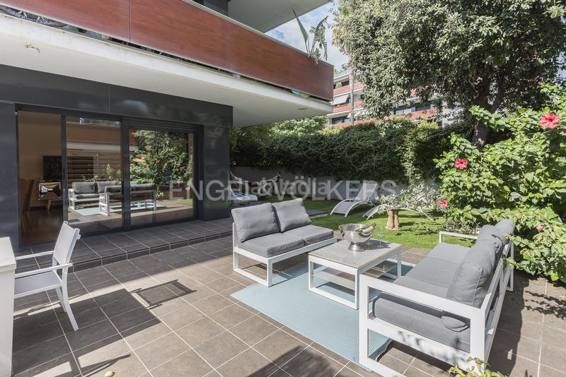 Foto ff4f2c77-b9cc-47a7-8ba6-ff16e4900db7. Alquiler apartamento  temporal con piscina y jardín en Sitges