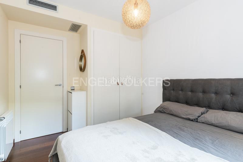 Foto 3c18f450-e19d-4a90-a5f3-fcb6ef7258f8. Rent apartment with heating parking pool in La Plana Sitges