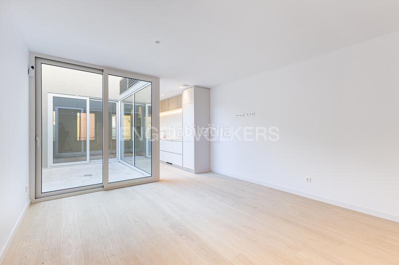 Foto 0be75729-fda5-41f7-ad06-794ec33b931a. Apartamento precioso piso con patio a estrenar en Barcelona