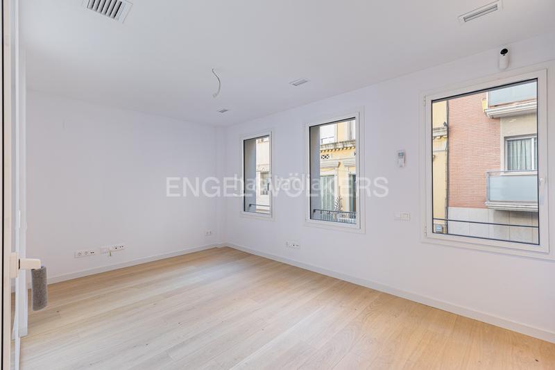 Foto 1190ab9f-d1a7-4c54-b36e-533fad9f00f6. Apartamento precioso piso con patio a estrenar en Barcelona