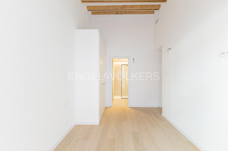 Foto 40fb4858-a503-46fe-88b1-ba832d1e03e0. Apartamento precioso piso con patio a estrenar en Barcelona