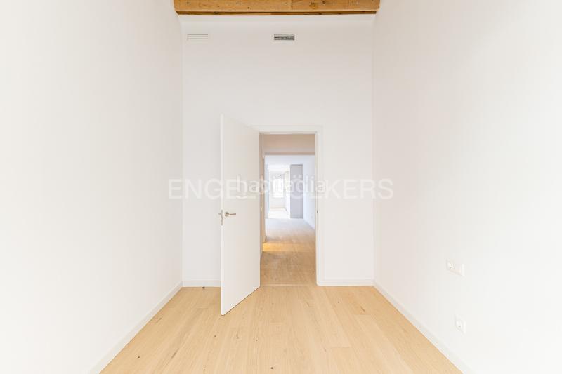 Foto 4deba03b-dc67-4c61-87de-59abb7af1564. Apartamento precioso piso con patio a estrenar en Barcelona