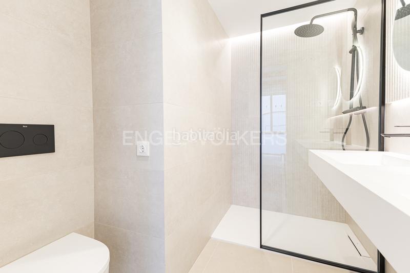 Foto 532b5318-36e9-49d1-9cbf-dcb907ccf7af. Apartamento precioso piso con patio a estrenar en Barcelona