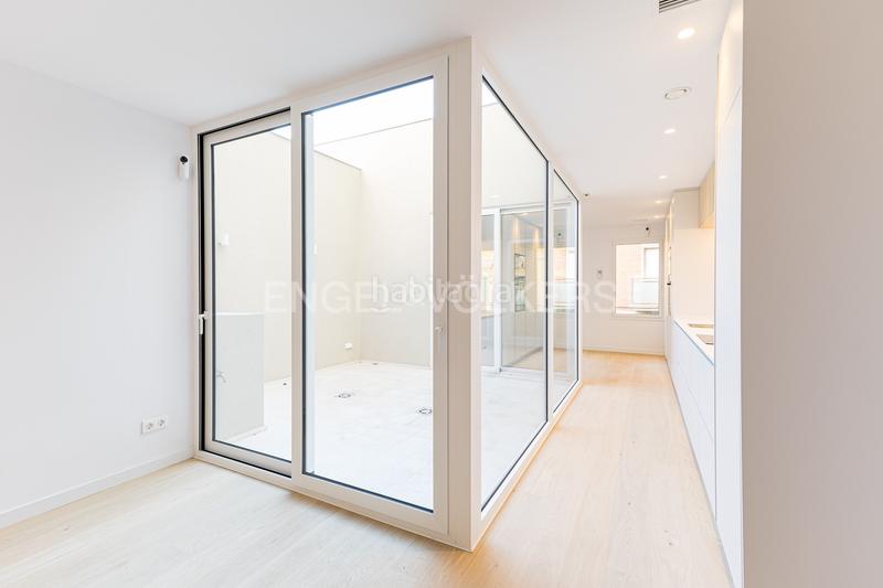Foto b32100ab-b9b6-40a2-8883-a0b4bf382e46. Apartamento precioso piso con patio a estrenar en Barcelona
