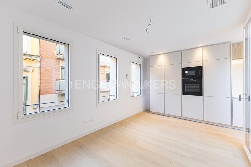Foto ca50f3ca-5e14-48f8-af01-a45a0abde4f6. Apartamento precioso piso con patio a estrenar en Barcelona