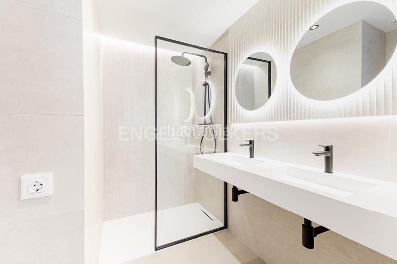 Foto da6cde3c-bed1-4b32-b6c1-9144b71f0dd0. Apartamento precioso piso con patio a estrenar en Barcelona
