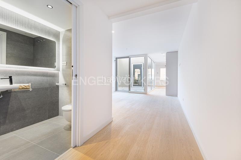 Foto e1af75fd-e915-473a-bd71-bd7153f773f3. Apartamento precioso piso con patio a estrenar en Barcelona