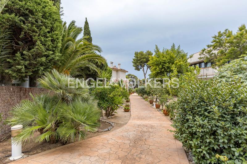 Foto 0ff98a55-d2b3-40cb-9299-19eb5178a2e9. Terreno residencial haz realidad la casa de tus sueños en el Garraf! en Sitges