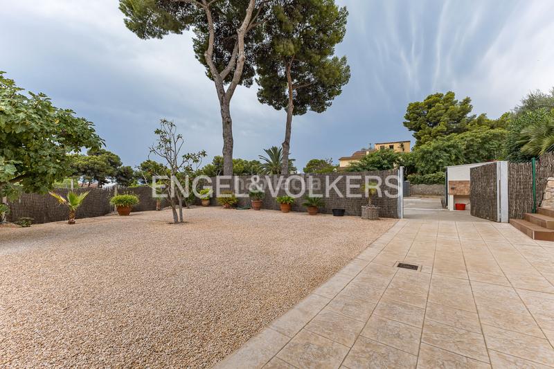 Foto 568aaf3b-2c15-42fa-9a01-c2118f9e60bf. Terreno residencial haz realidad la casa de tus sueños en el Garraf! en Sitges