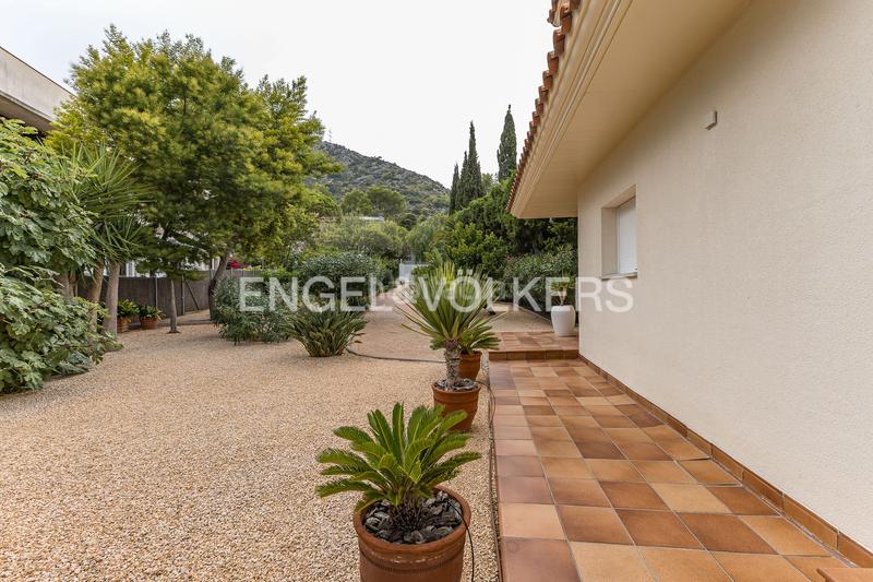 Foto a12de8de-426c-4bfb-90df-96a68dfd17e3. Terreno residencial haz realidad la casa de tus sueños en el Garraf! en Sitges