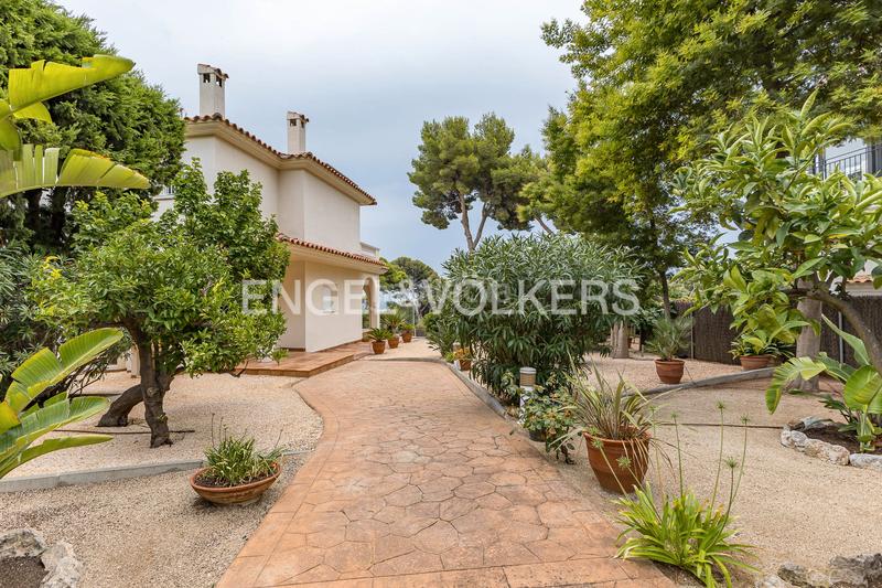Foto a55ac231-d254-44b9-bf17-845307c2ed79. Terreno residencial haz realidad la casa de tus sueños en el Garraf! en Sitges