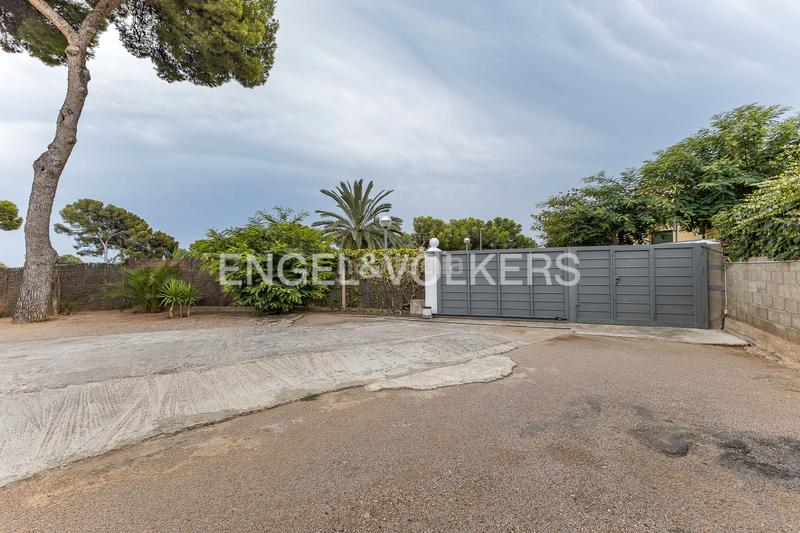 Foto c302ad15-e14c-4eb0-aa4c-726e4dcac95e. Terreno residencial haz realidad la casa de tus sueños en el Garraf! en Sitges