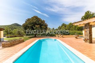 Maison à Vallirana. Casa con alma y piscina en vallirana