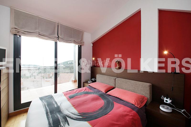 Foto 078c3377-a50c-4032-a7c5-d807c2722669. Casa adosada casa pareada con impresionantes vistas en Barcelona