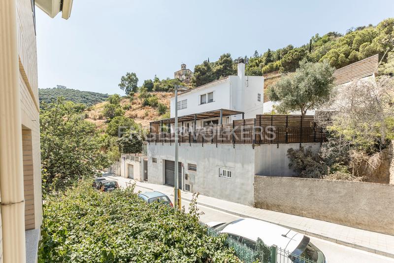 Foto 1438fb2a-a4c8-4c7a-8d79-ef257d996fe4. Casa adosada casa pareada con impresionantes vistas en Barcelona