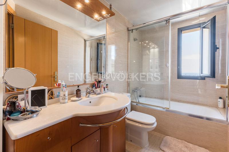 Foto 7cb21ecc-c200-4175-9e48-92f9622a6689. Casa adosada casa pareada con impresionantes vistas en Barcelona