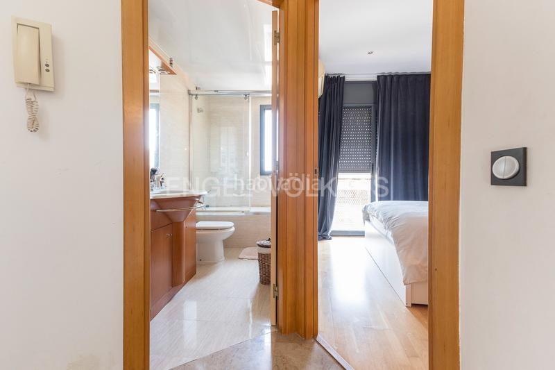 Foto 9fc3f65b-49df-4e33-bb5a-16b6e9de7d99. Casa adosada casa pareada con impresionantes vistas en Barcelona