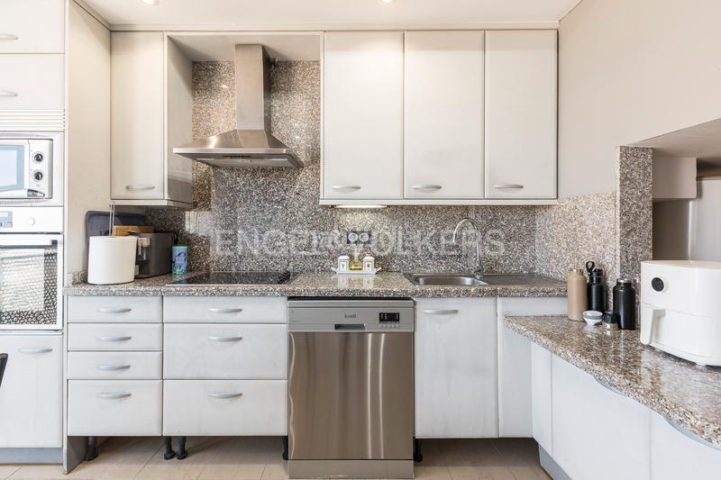 Foto b2cf5b8d-966b-4e4b-bef7-d67bca5d6d2d. Casa adosada casa pareada con impresionantes vistas en Barcelona