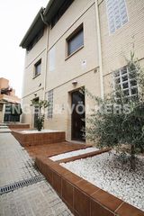 Casa adossada a Sant Genís dels Agudells. Casa pareada con impresionantes vistas