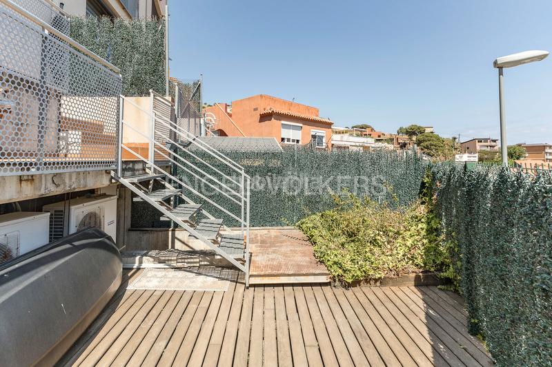 Foto d487c0ed-f13d-4cf8-abe8-7b6b8b0f5e2d. Casa adosada casa pareada con impresionantes vistas en Barcelona