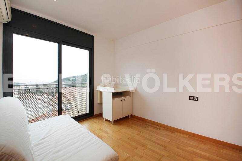 Foto e9998d80-3529-449c-bd1c-9d2055300ab1. Casa adosada casa pareada con impresionantes vistas en Barcelona