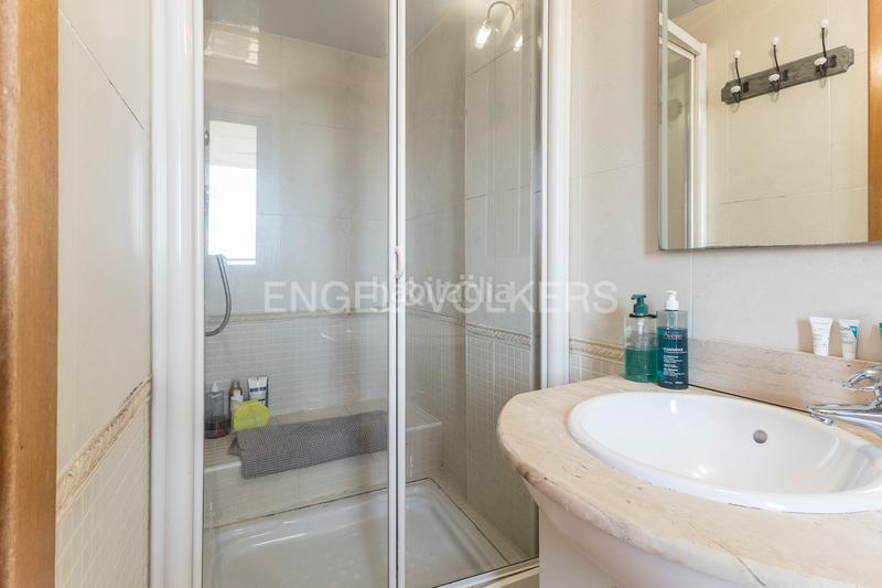 Foto f1c8baa2-49eb-449b-b927-0e93dfcd2ba3. Casa adosada casa pareada con impresionantes vistas en Barcelona