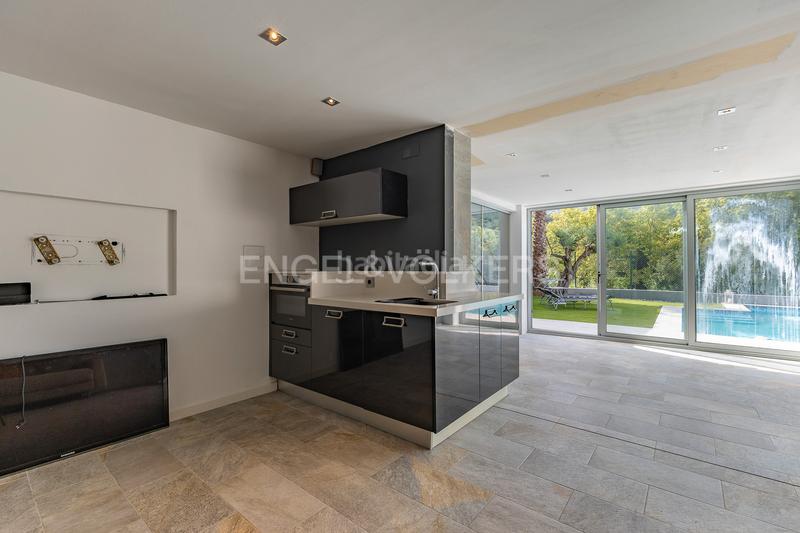 Foto 081d3a7c-99d7-4006-bc96-d8181213d65f. Casa  de ensueño con piscina, vistas panorámicas y apartamento independiente. en Dosrius