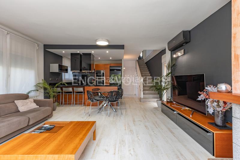 Foto 10cb6d6c-0889-4b19-8e9b-5cdc2b699348. Casa  de ensueño con piscina, vistas panorámicas y apartamento independiente. en Dosrius