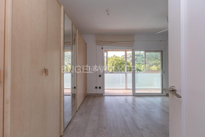 Foto 5d066379-8141-4609-bb32-6920df5b2098. Casa  de ensueño con piscina, vistas panorámicas y apartamento independiente. en Dosrius