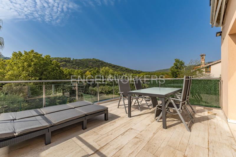 Foto 5d914a62-4949-4366-ae3d-b6f571e7eee0. Casa  de ensueño con piscina, vistas panorámicas y apartamento independiente. en Dosrius