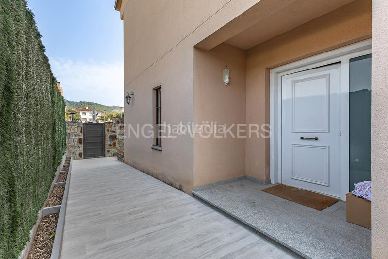 Foto 5e095c8a-acaf-48fc-84d4-dfd853049036. Casa  de ensueño con piscina, vistas panorámicas y apartamento independiente. en Dosrius