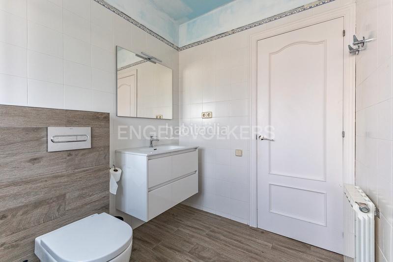 Foto 68e7f05c-57c5-4783-8fe9-9be863249b15. Casa  de ensueño con piscina, vistas panorámicas y apartamento independiente. en Dosrius