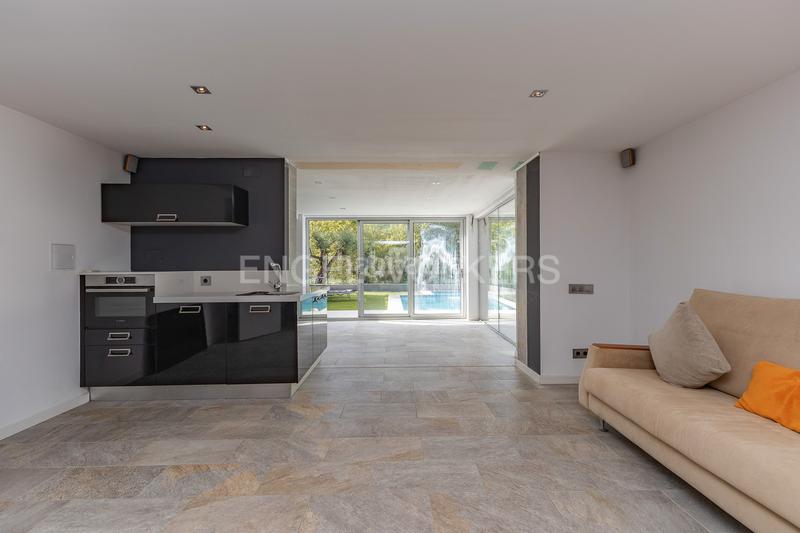 Foto 7f2aa374-d8f1-4447-8831-4c599be2ed24. Casa  de ensueño con piscina, vistas panorámicas y apartamento independiente. en Dosrius