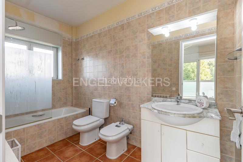 Foto 8168ed46-2d5d-4568-8da8-581aa718fbf7. Casa  de ensueño con piscina, vistas panorámicas y apartamento independiente. en Dosrius