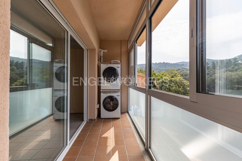 Foto ba5b92d2-5e43-4056-9a3a-761a2cf3f81f. Casa  de ensueño con piscina, vistas panorámicas y apartamento independiente. en Dosrius