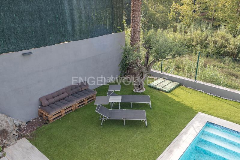 Foto c6ed5465-8d07-43e8-848a-6db5ecb2fcf2. Casa  de ensueño con piscina, vistas panorámicas y apartamento independiente. en Dosrius