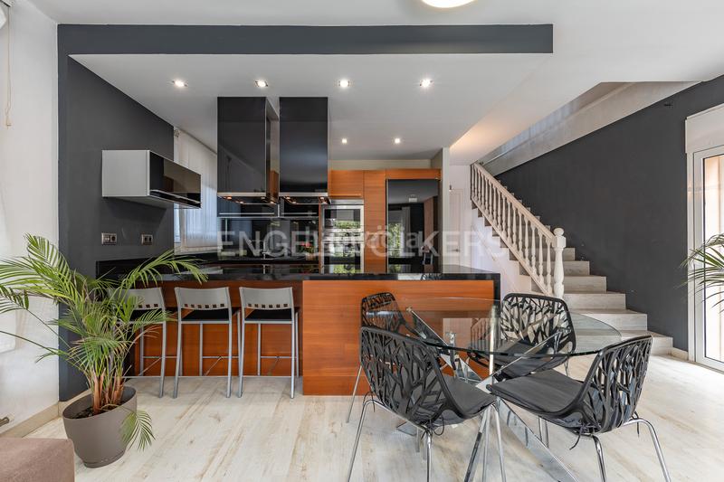 Foto f028b399-1a34-45b7-b046-6b221fc50f30. Casa  de ensueño con piscina, vistas panorámicas y apartamento independiente. en Dosrius