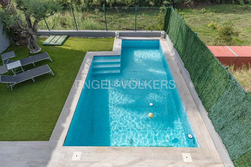 Foto f54f39a8-0dcf-4f2f-9c2a-20122134e249. Casa  de ensueño con piscina, vistas panorámicas y apartamento independiente. en Dosrius