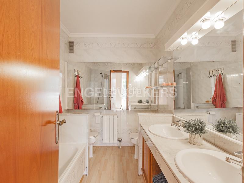 Foto 8a789c14-5fd6-4eb8-b0fa-56960ae400f1. Alquiler casa  adosada en Can Bou Castelldefels
