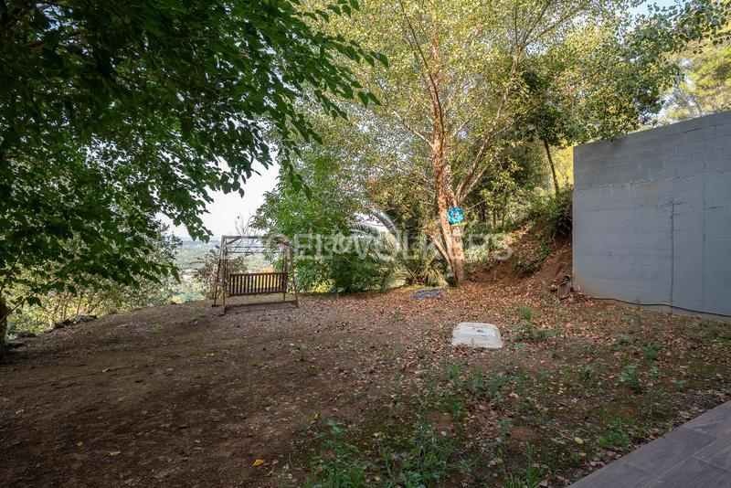 Foto a7d7455d-fcce-4235-a6bb-a62acecff491. Casa  a cuatro vientos reformada y con terreno para piscina en Palafolls
