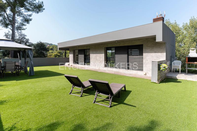 Foto ca8f7dc3-042b-45e4-9273-806289ea7e01. Casa  a cuatro vientos reformada y con terreno para piscina en Palafolls