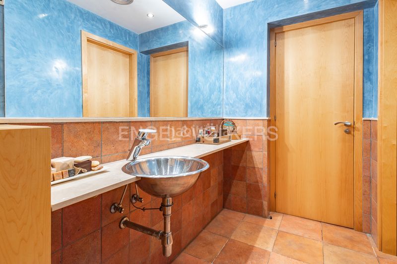 Foto 18ff6859-5dba-40a3-a8a4-8c91a28bb34a. Casa amb calefacció aparcament piscina a Centre Granollers