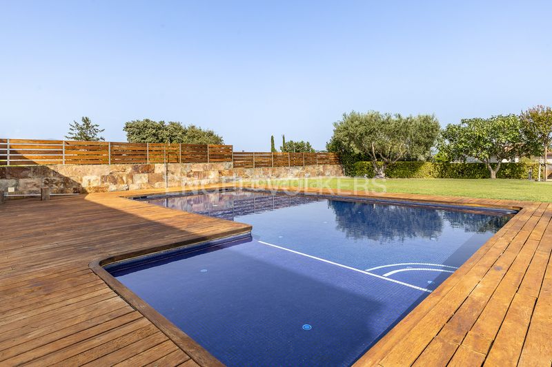 Foto cf138ba6-7124-4e78-83d2-4a0c144274c9. Casa amb calefacció aparcament piscina a Centre Granollers