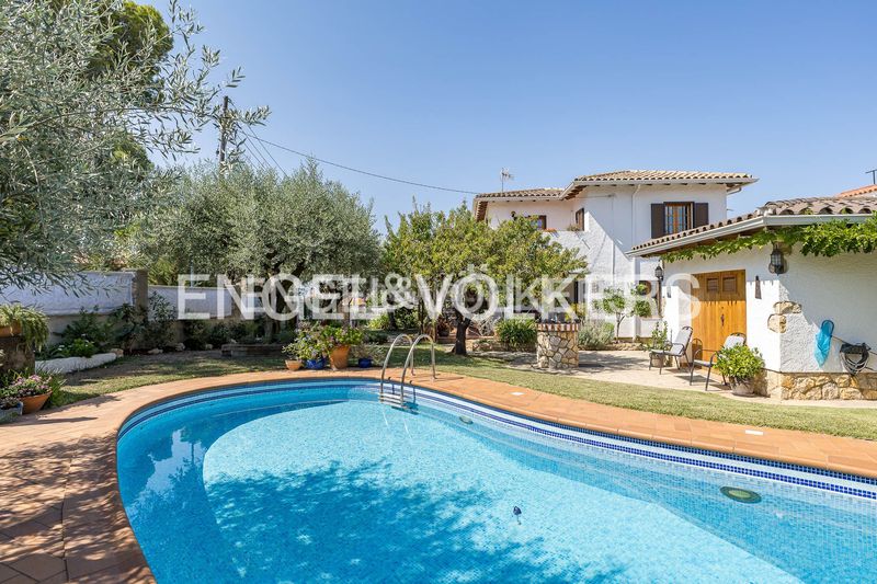 Foto a6329334-ef02-4988-9144-32fc8677dcc9. Casa amb calefacció aparcament a Sant Jordi Torredembarra