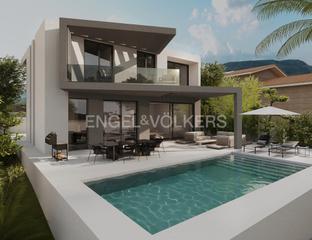 Casa a Alella. Amplia casa moderna con piscina y jardín en alella