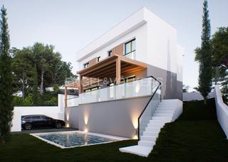 Casa in Cabrils. Elegante casa de obra nueva con piscina y jardín en cabrils