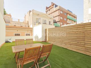 Lloguer Àtic a Vila de Gràcia. Luminoso apartamento temporal con gran terraza en gracia
